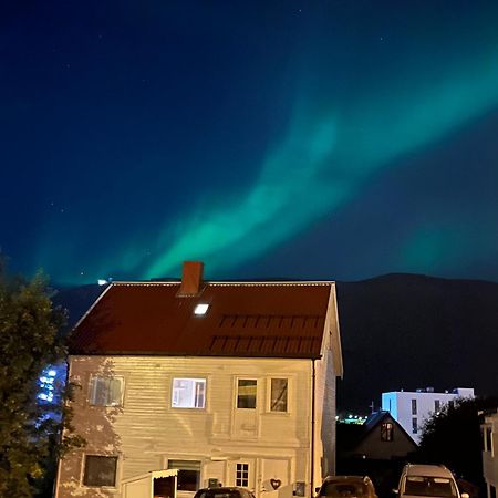 Centrally Located Apartment In Classic Townhouse Tromsø Exteriör bild